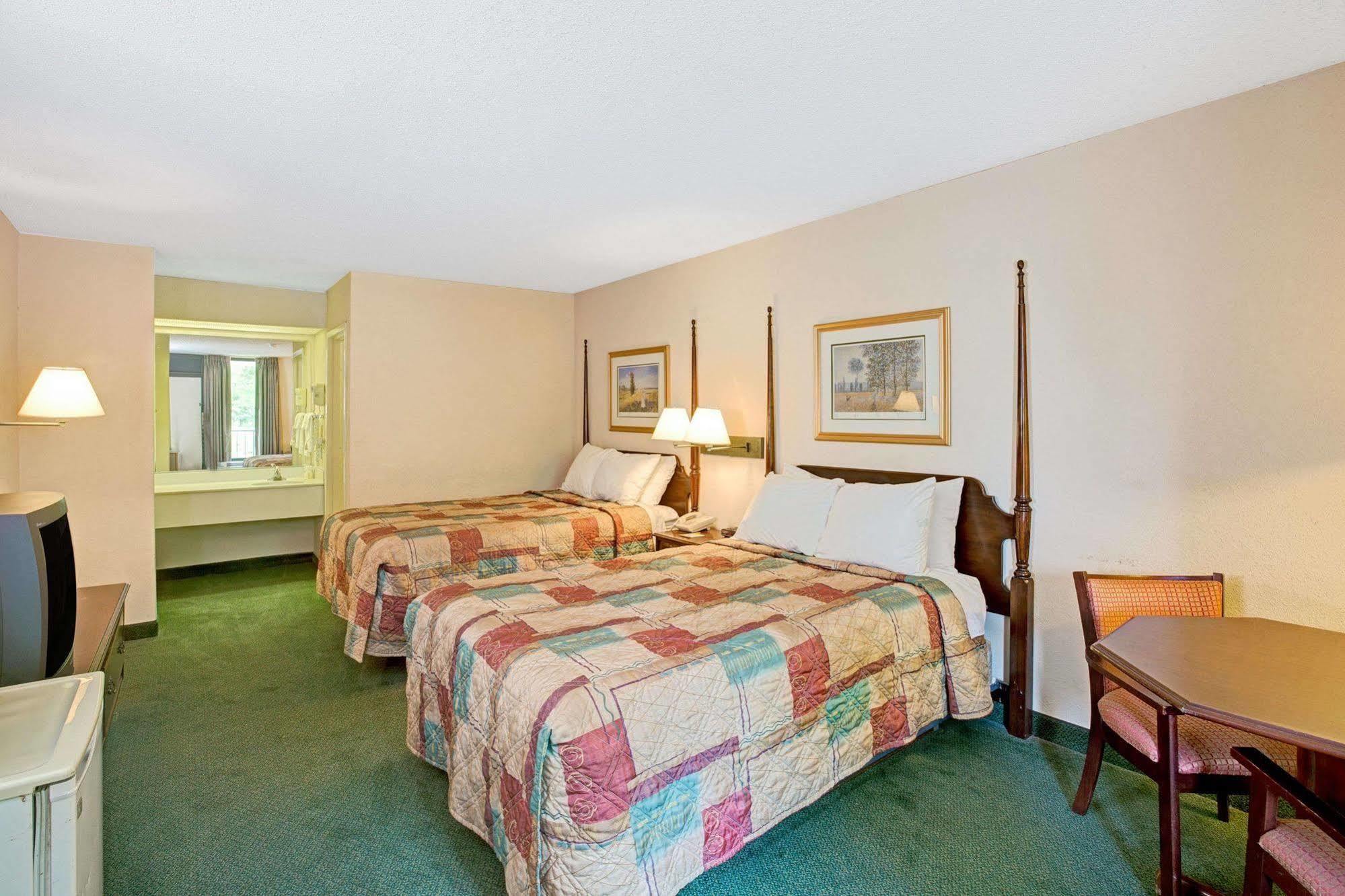 Days Inn Lake Norman Cornelius Exterior foto