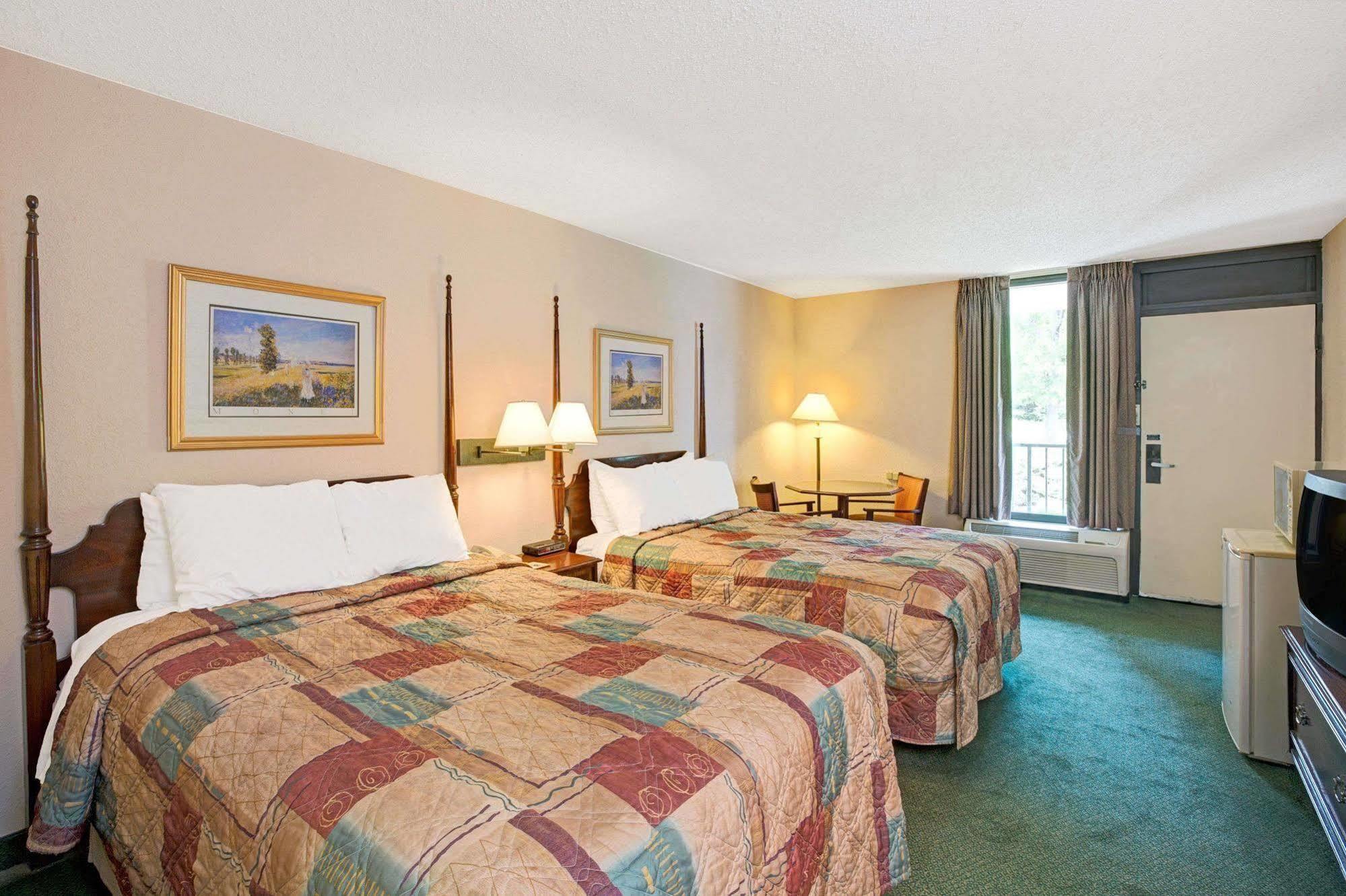 Days Inn Lake Norman Cornelius Exterior foto
